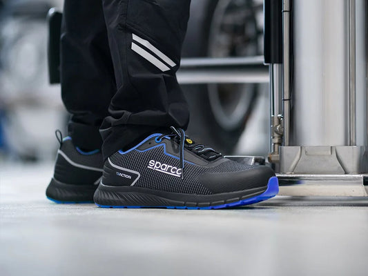 Sparco werkschoenen in de werkplaats